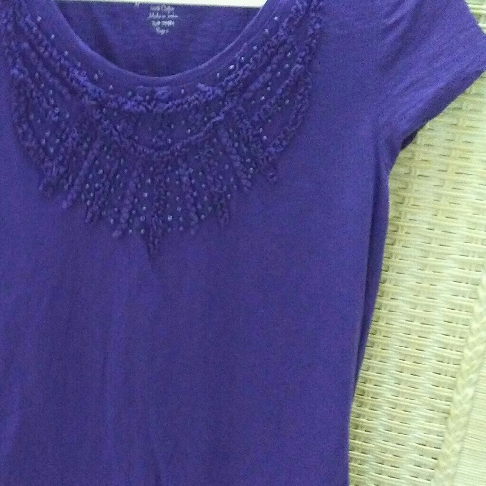 Tee purple beads